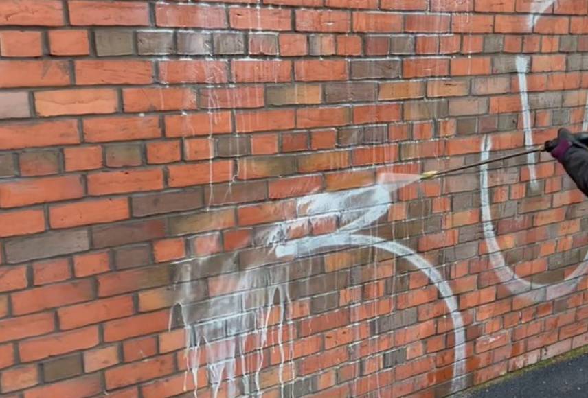 Professioneel gevel reinigen met hogedruk door ervaren gevelspecialisten
